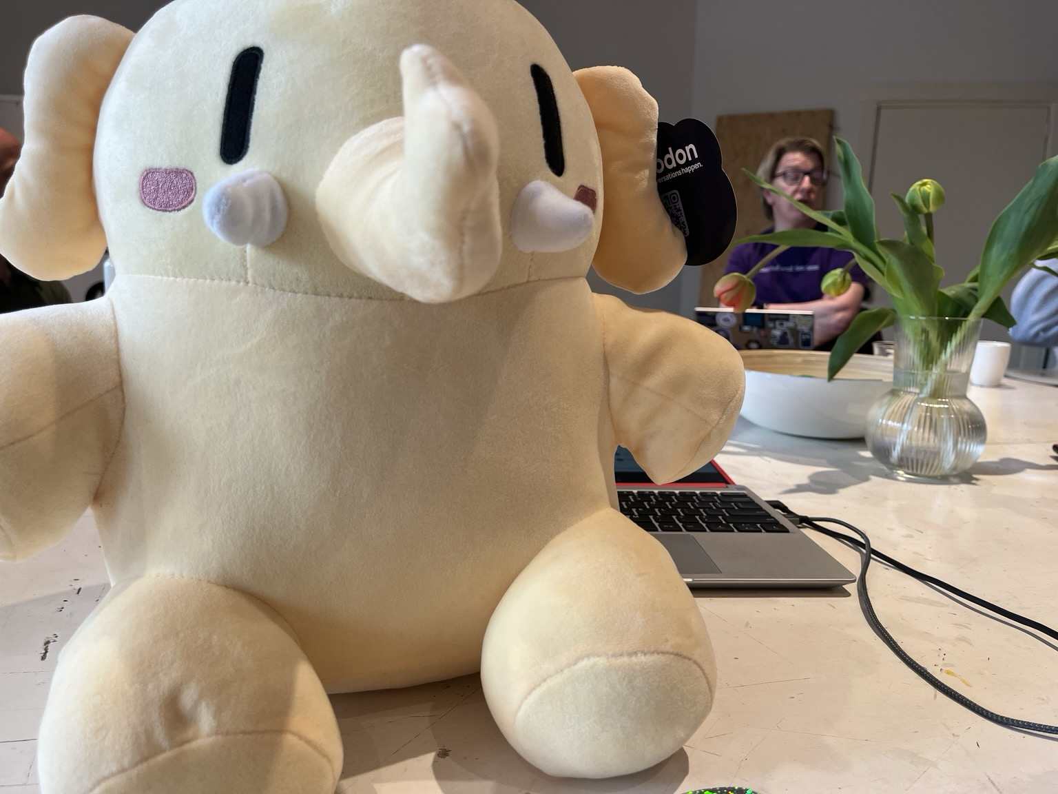 Plushtodon in de Waag, Andy in the background.